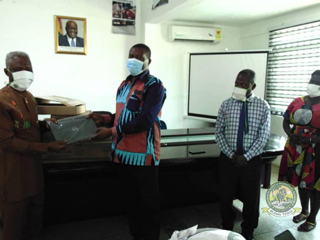 Read more about the article ONMA MCE Presents Laptops To Assembly Members