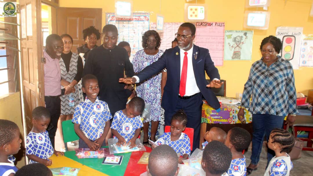 You are currently viewing Okaikwei North MCE Urges Pupils to Love Ghana at ‘My First Day at School’